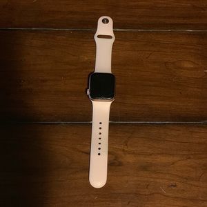 apple Accessories - Apple Watch series 4 cellular- screen cracked apple Accessories - Apple Watch series 4 cellular- screen cracked